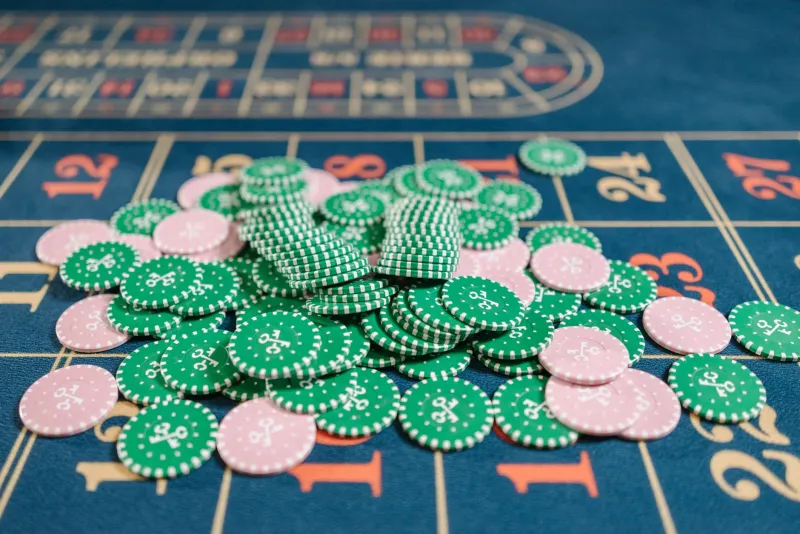Cracking the Code: What the Math Behind Casino Games Is Actually Telling You